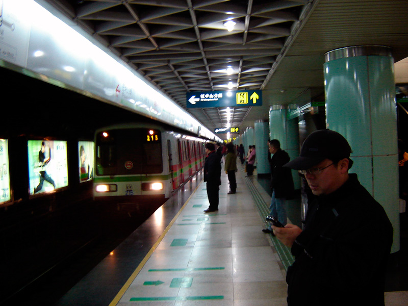 Shanghai_Metro_platform